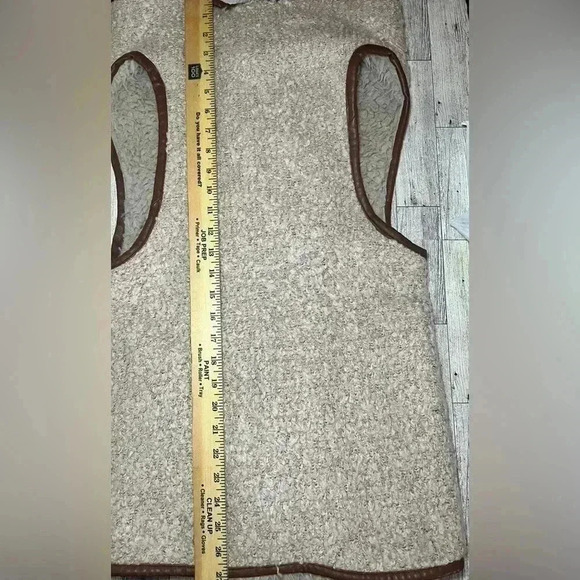 Fuzzy Vest with faux leather trim - Picture 12 of 12